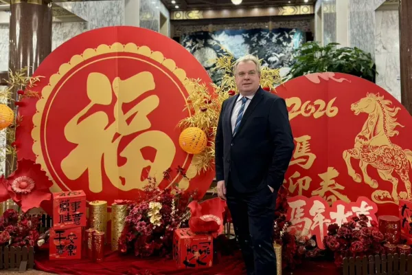 Bild: Professor Werner Nau erhält zwei hochkarätigen Auszeichnungen Chinas für internationale wissenschaftliche Beiträge 