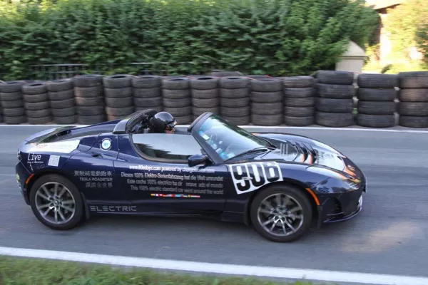 Bild: Start zum 2. E-Mobil-Berg-Cup