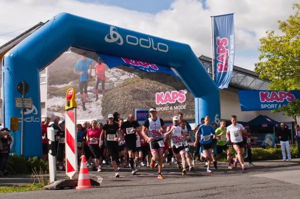 Bild: Fast 400 Läuferinnen und Läufer bei KAPS-Marathon am Start