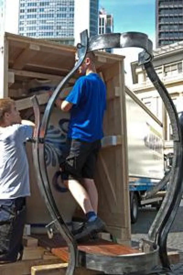 Der Riesenbembel wird ausgeladen