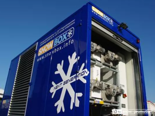 Bild: Weiße Weihnacht garantiert? - Die SnowBOX Schneemaschine macht´s möglich...