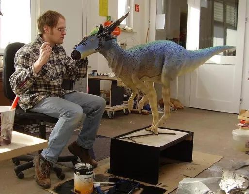 Bild: Junges Präparatoren-Trio präsentiert erfolgreich alte Funde aus geraumer Vorzeit