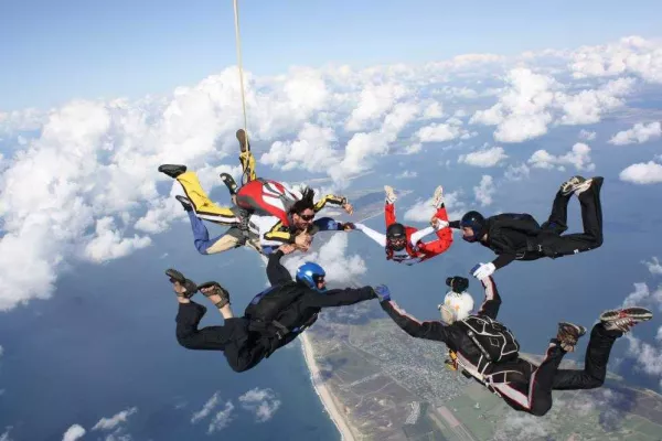 Bild: Fallschirmspringen auf Sylt