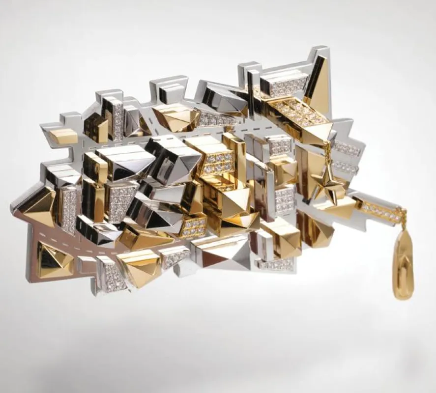 Mehr als nur schmückendes Accessoire: ?City? nennt sich dieses auffällige Schmuckstück von Suen Sheung Kong. Es gehörte zu den Finalisten des Hongkong Designer Wettbewerbs 2009. Foto: HKTDC