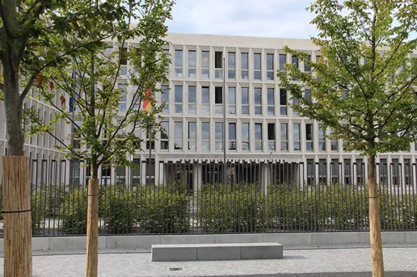 Bild: Energiesparende Heiz-Kühldecke mit Kapillarrohrmatten für das Bundesministerium des Innern