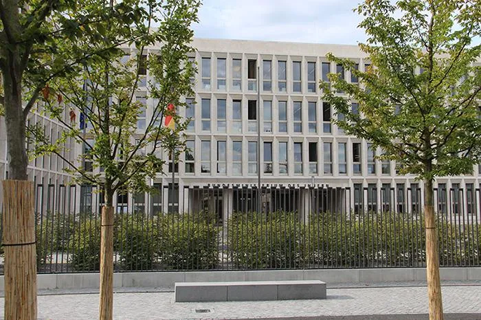 Bild: Energiesparende Heiz-Kühldecke mit Kapillarrohrmatten für das Bundesministerium des Innern