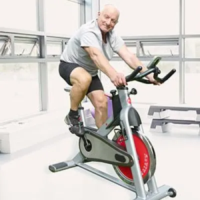 Rekordversuch mit AsVIVA Speedbike – Kurt „Eisenkurt“ Köhler radelt für guten Zweck Bild: Rekordversuch mit AsVIVA Speedbike – Kurt „Eisenkurt“ Köhler radelt für guten Zweck