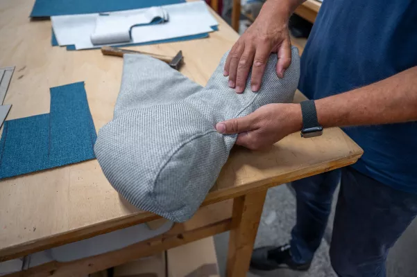 Bild: Das Nackenkissen von Löpo - Innovation für Deine Bequelichkeit: Upgrade für jeden Relaxsessel. 