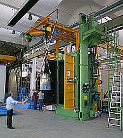 Bild: Strahlanlage für verzinkte Teile