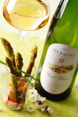Bild: Eine Frühlingsliebe: Spargel und französischer Wein