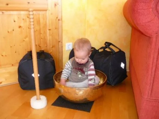 Bild: Klangschalenmassage und Klangspiele mit Kindern