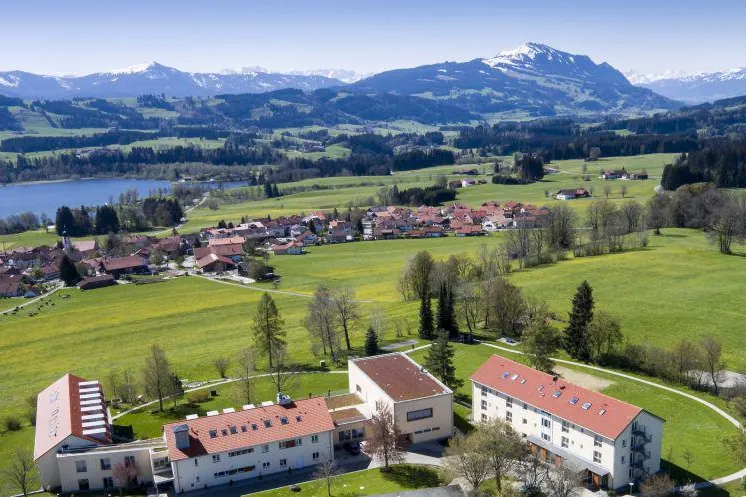 Bild: Gästehaus „AllgäuWeite“ erhält Auszeichnung von HolidayCheck