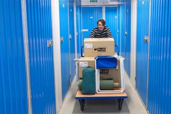 Bild: Dem Frühling Platz machen: Selfstorage erleichtert den Nürnbergern das Ausmisten