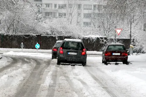 Antiblockiersystem hilft auf Schnee nur eingeschränkt Bild: Antiblockiersystem hilft auf Schnee nur eingeschränkt