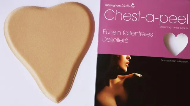 Bild: Chest-a-peel, das neue Mittel gegen Faltenbildung im Dekolleté-Bereich