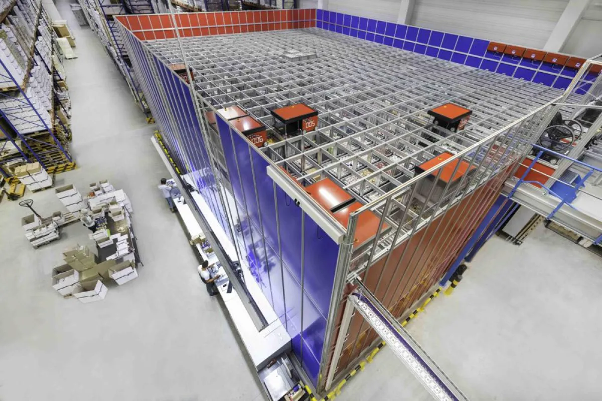 Mit der Dematic-AutoStore®-Anlage optimiert C.E. Pattberg die Lagerflächennutzung. (Foto: Dematic)