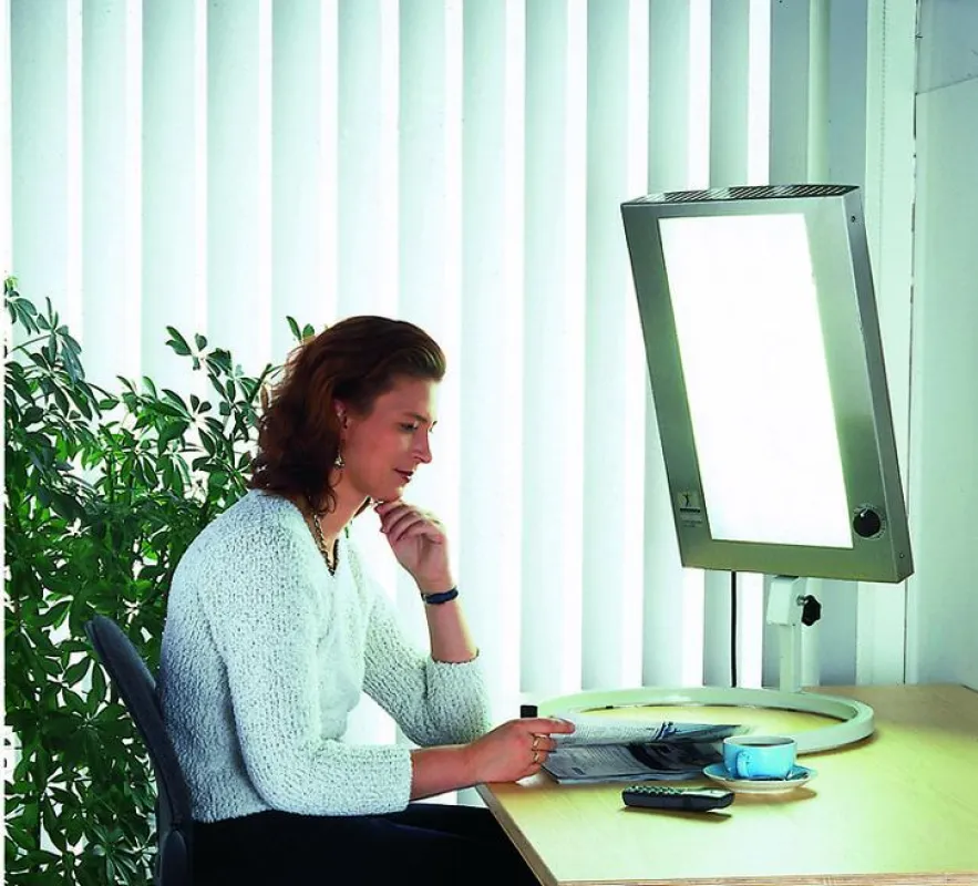 Das Lichttherapiegerät PhysioLight LD 220 von DAVITA kann zur Behandlung der Winterdepression sehr erfolgreich eingesetzt werden. Die Wirkung tritt bereits nach wenigen Tagen ein.