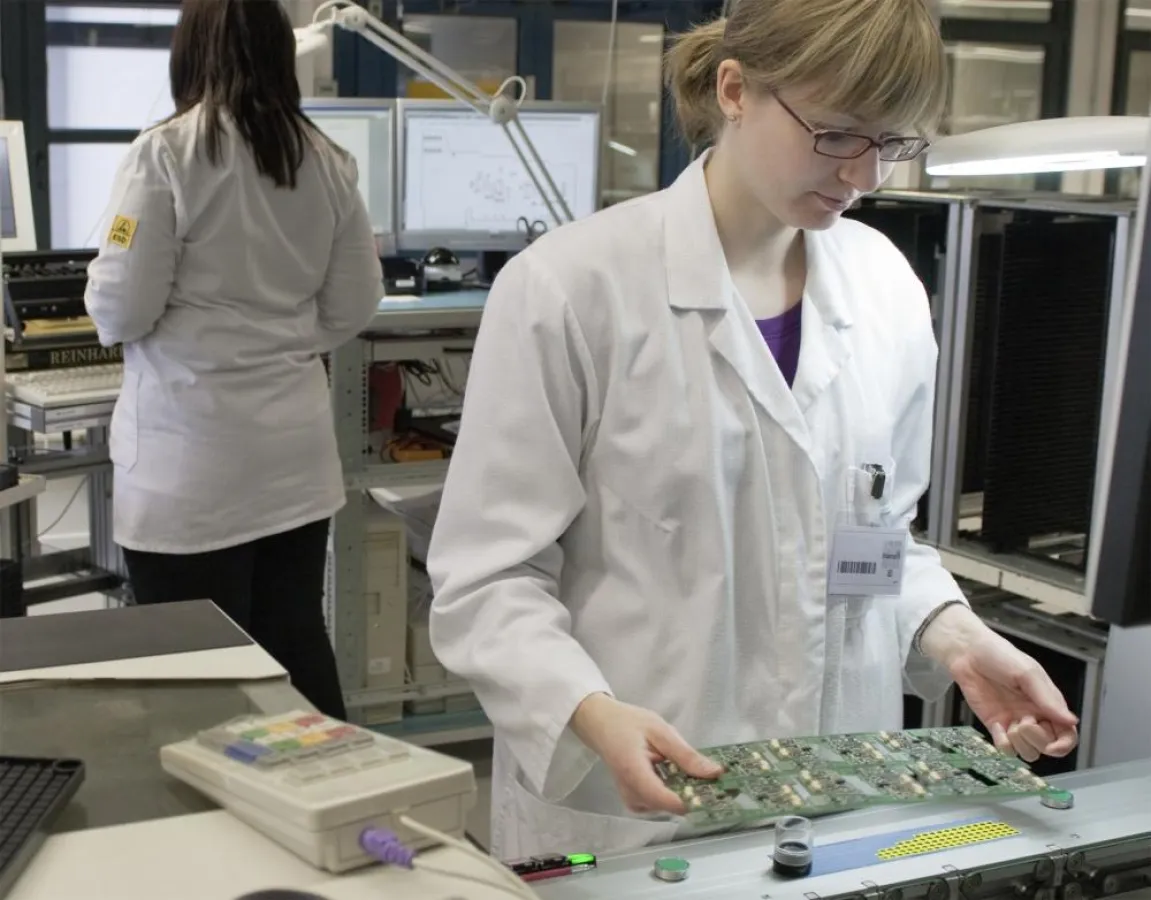 Unternehmen vertrauen einem erfahrenen EMS-Partner wie der Ihlemann AG und sparen bei der Elektronikfertigung Zeit und Kosten.