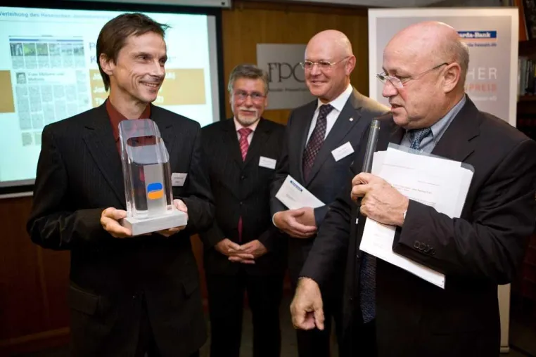 Bild: Hessischer Journalistenpreis - Jörg Stephan Carl (HNA) bekommt den 1. Preis