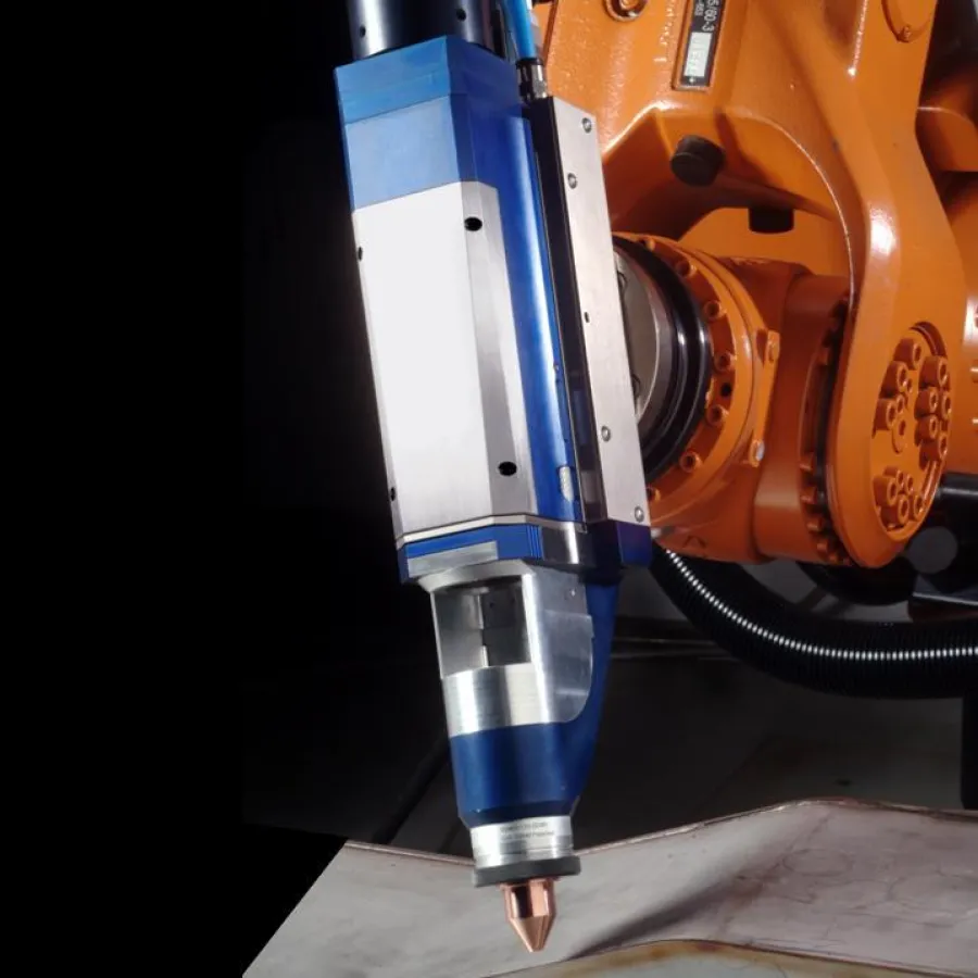 Der Laserfact-Kombikopf macht Industrieroboter zu universellen 3-D Schneid- und Schweißsystemen.