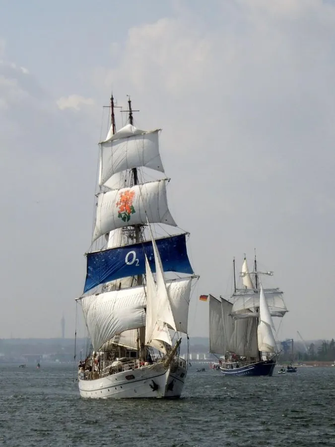 Die Schnellste der Regatta: die „Greif“; Am 1. und 2. Mai traten die „Greif“ und die „Santa Barbara Anna“ bei der Schoner Regatta gegeneinander an. Foto: Büro Hanse Sail; zur Veröffentlichung im Zusam