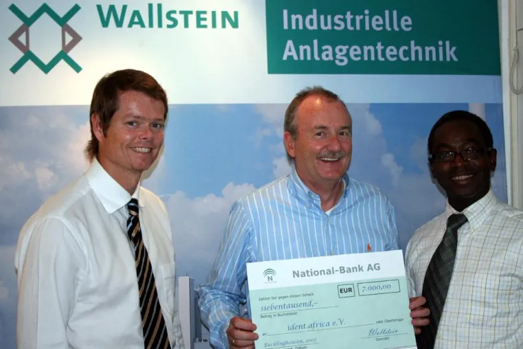 Wallstein Ingenieur GmbH spendet 7.000 Euro für Solarstromanlage auf einer Dorfschule in Kamerun Bild: Wallstein Ingenieur GmbH spendet 7.000 Euro für Solarstromanlage auf einer Dorfschule in Kamerun