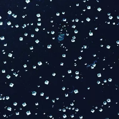 „Kristallfluss – Salzkristalle und Wasser“ - Videoinstallation von Dominik Rinnhofer Bild: „Kristallfluss – Salzkristalle und Wasser“ - Videoinstallation von Dominik Rinnhofer