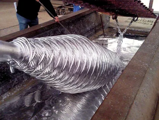 Bild: Für die Ewigkeit - Verzinkte Garnspindel erinnert eindrucksvoll an die textile Historie von Bergneustadt