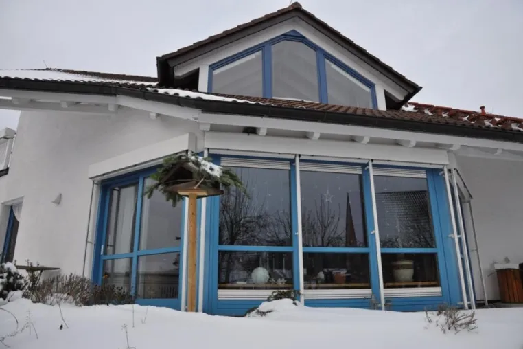 Bild: Heizung aus bis November-Neue Fenster machen's möglich