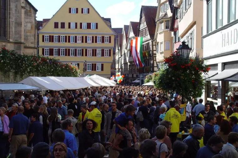 Bild: Der Süden zu Gast in Tübingen - Altstadtgassen verwandeln sich in ein mediterranes Schlaraffenland