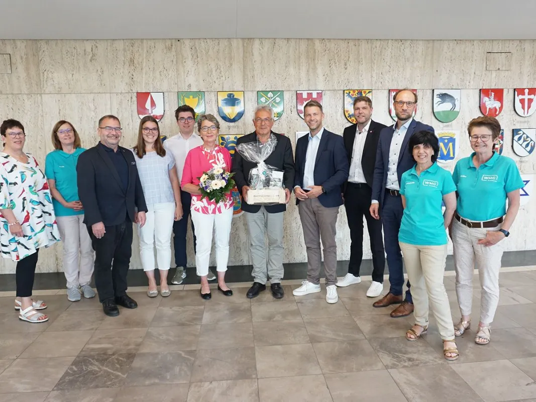 Ehrung von Bernhard Knorn zu seinem 50-jährigen Jubiläum als Gästeführer in Wolfsburg (© WMG Wolfsburg)