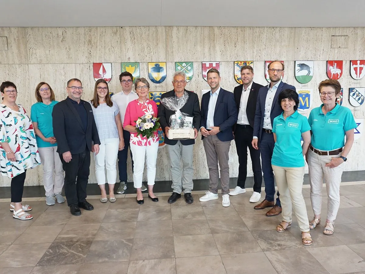 Ehrung von Bernhard Knorn zu seinem 50-jährigen Jubiläum als Gästeführer in Wolfsburg (© WMG Wolfsburg)