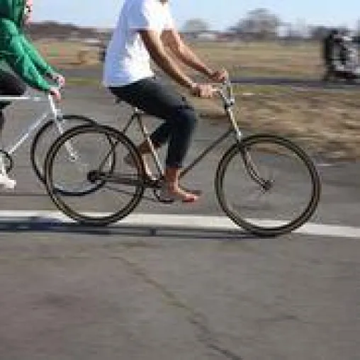 Bild: Radpedale für alle Beach-Cruiser - Ob barfuss oder mit Flipflops, so geht es sicher zum Strand