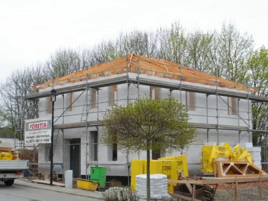 Bild: Massivhausanbieter saxXcon Immobilien GmbH lädt ein zur Baustellenbesichtigung