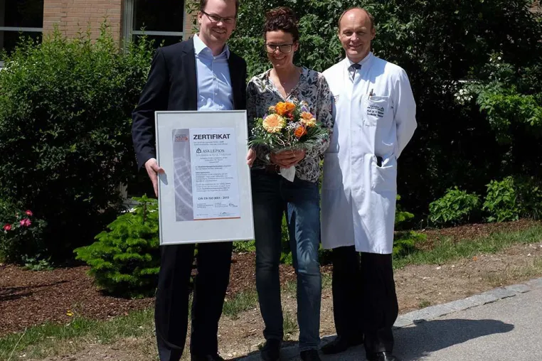 Bild: Asklepios Orthopädische Klinik Lindenlohe nach DIN EN ISO 9001:2015 zertifiziert