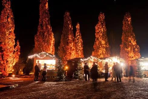 Adventsmärkte in Südbayern: Ein Weihnachtsbier im Lichtermeer Bild: Adventsmärkte in Südbayern: Ein Weihnachtsbier im Lichtermeer