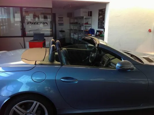 Bild: SmartTOP für Mercedes-Benz SLK ermöglicht die Bedienung der hinteren Fenster bei geöffnetem Verdeck