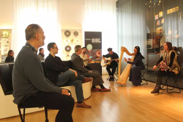 Bild: Wundervolle hausmusikalische Signale - Anmeldung zur 6. Notenspur-Nacht der Hausmusik am 21. 11. 2020