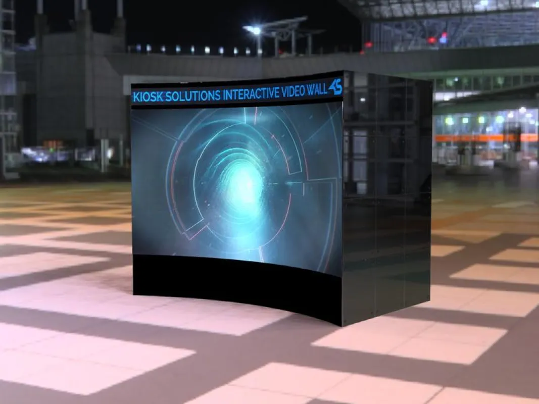 Highlight auf der ISE: Ein virtueller Messestand in Form einer gebogenen, interaktiven 3D-Videowand
