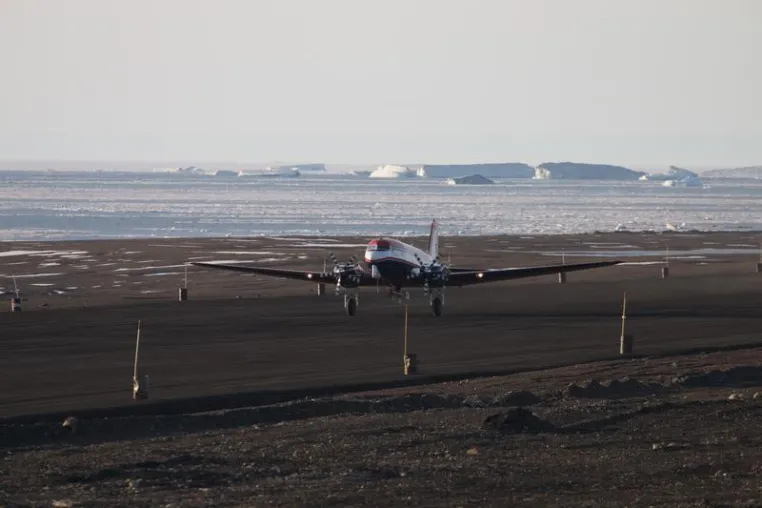 Polar 6 erreicht als erstes deutsches Forschungsflugzeug den Nordpol Bild: Polar 6 erreicht als erstes deutsches Forschungsflugzeug den Nordpol