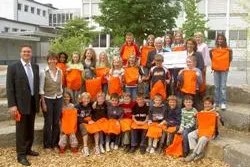 Kinderherzen freuen sich über Wandermeilen - Comsol Unternehmenslösungen AG übergibt Spende Bild: Kinderherzen freuen sich über Wandermeilen - Comsol Unternehmenslösungen AG übergibt Spende