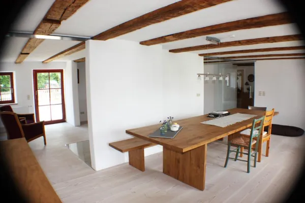 Bild: Moderner Wohnraum im historischen Reihenhaus