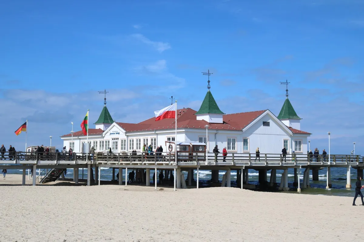 Die Seebrücke von Ahlbeck steht auch auf dem Reiseprogramm der Dittchenbühne. (pixabay)