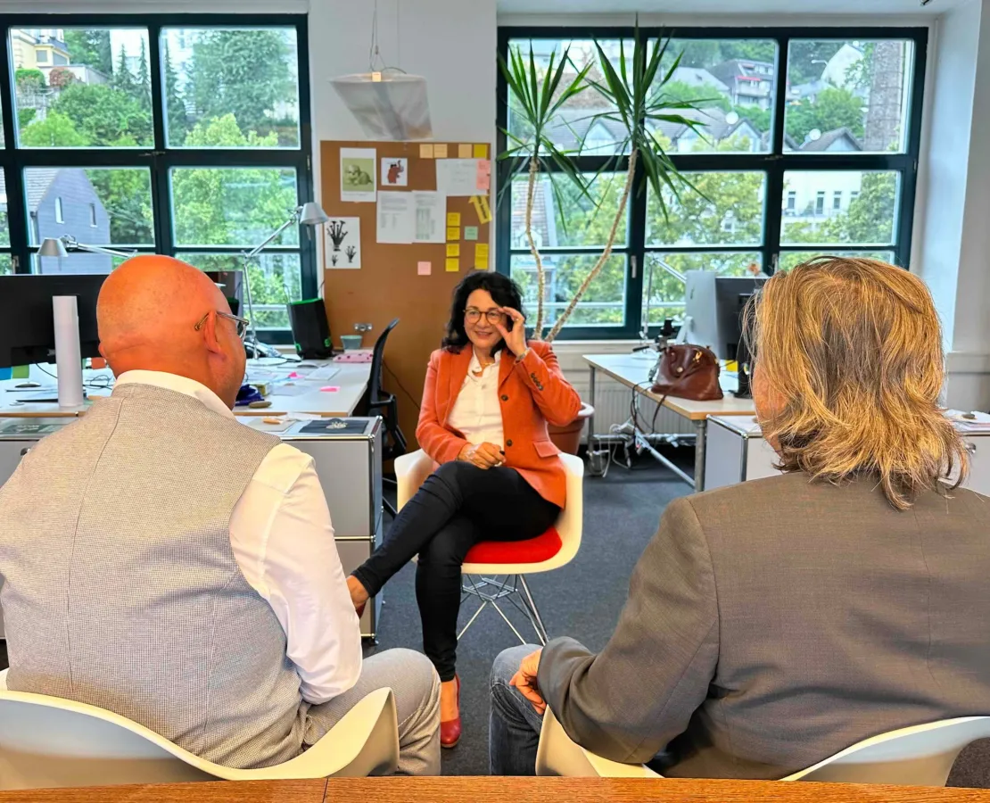 Dr. Martina Pauly im Mediationsgespräch (© Martina Pauly)