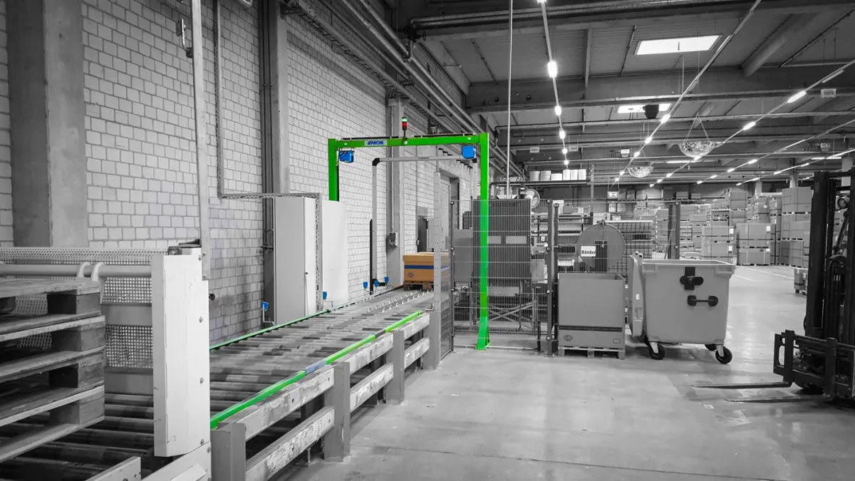 Wie auch hier misst der APACHE conveyor von AKL-tec bei Danfoss im Durchlauf