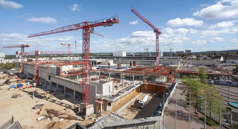 Terminplan eingehalten: Jede Woche 2.000 m² Deckenfläche fertiggestellt Bild: Terminplan eingehalten: Jede Woche 2.000 m² Deckenfläche fertiggestellt