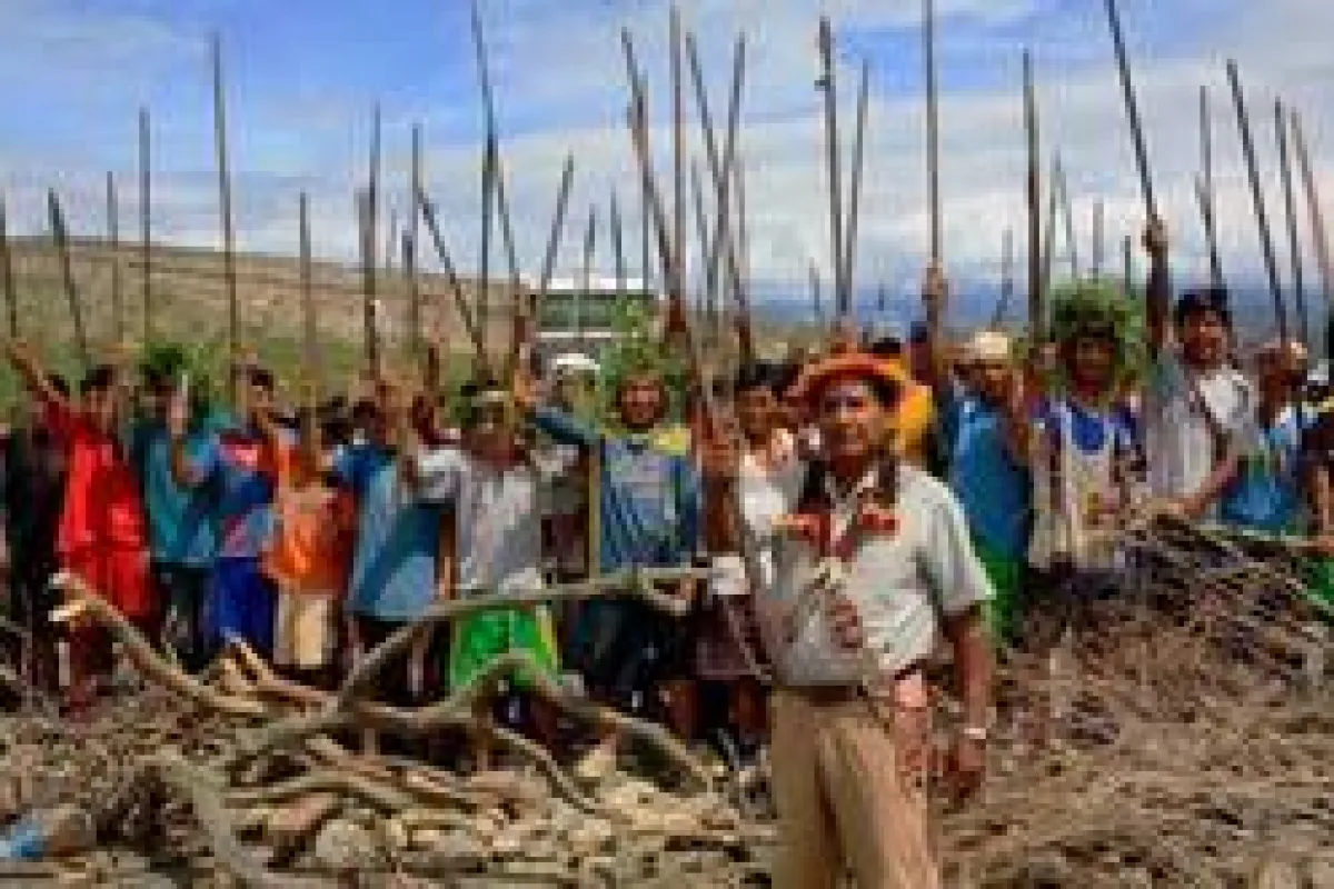 Indigene im peruanischen Amazonas bei einem Protest gegen die Ausbeutung ihres Landes durch Öl- und Erdgas-Unternehmen © David Dudenhoefer
