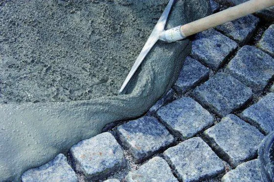 Bild: Durchdachte Mörtellösungen für Pflaster, Natursteine und Straßenbeläge