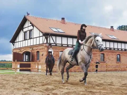 Bild: In Henkenhagen Polen und den schönen Hotels erholen sich Urlauber jeden Alters