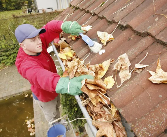 Bild: Vor dem ersten Frost: Herbst-Check für Dachrinnen und Außenarmaturen